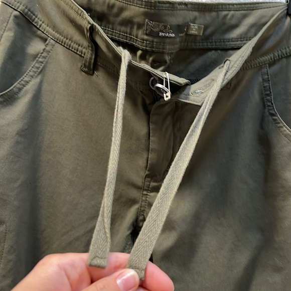 PrAna Halle Pant size 4 in dark olive green womens button is off but attached - Picture 9 of 11